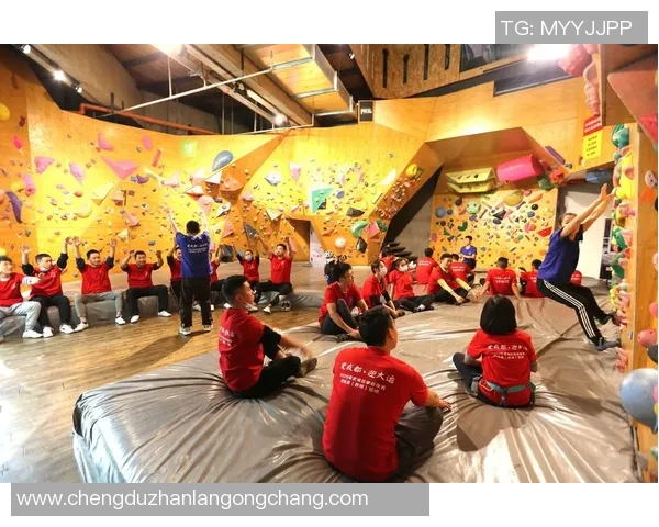 成都攀岩队的进攻策略与训练方法全解析攀岩热点探讨