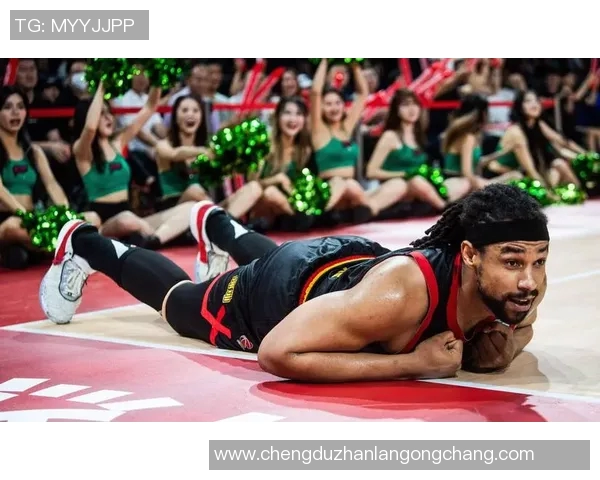 深圳篮球队技术争议引发热议球迷与专家观点交锋解析比赛关键时刻