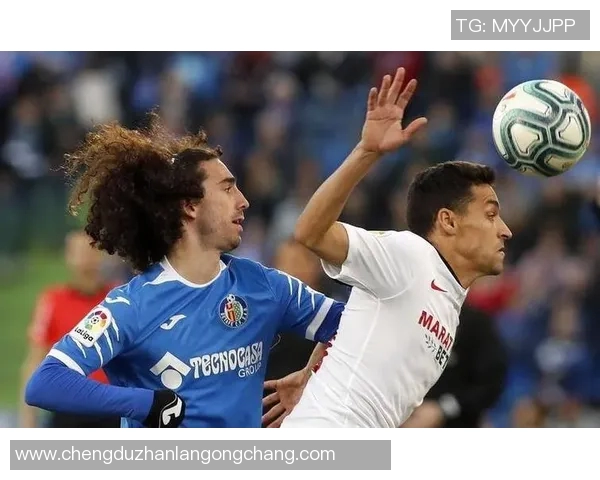 科治与赫尔辛格的较量：一场足球战术与团队精神的巅峰对决