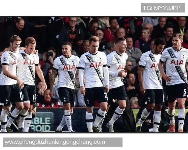 伯明翰与伯顿在足总杯的激烈对决展现足球魅力与团队精神